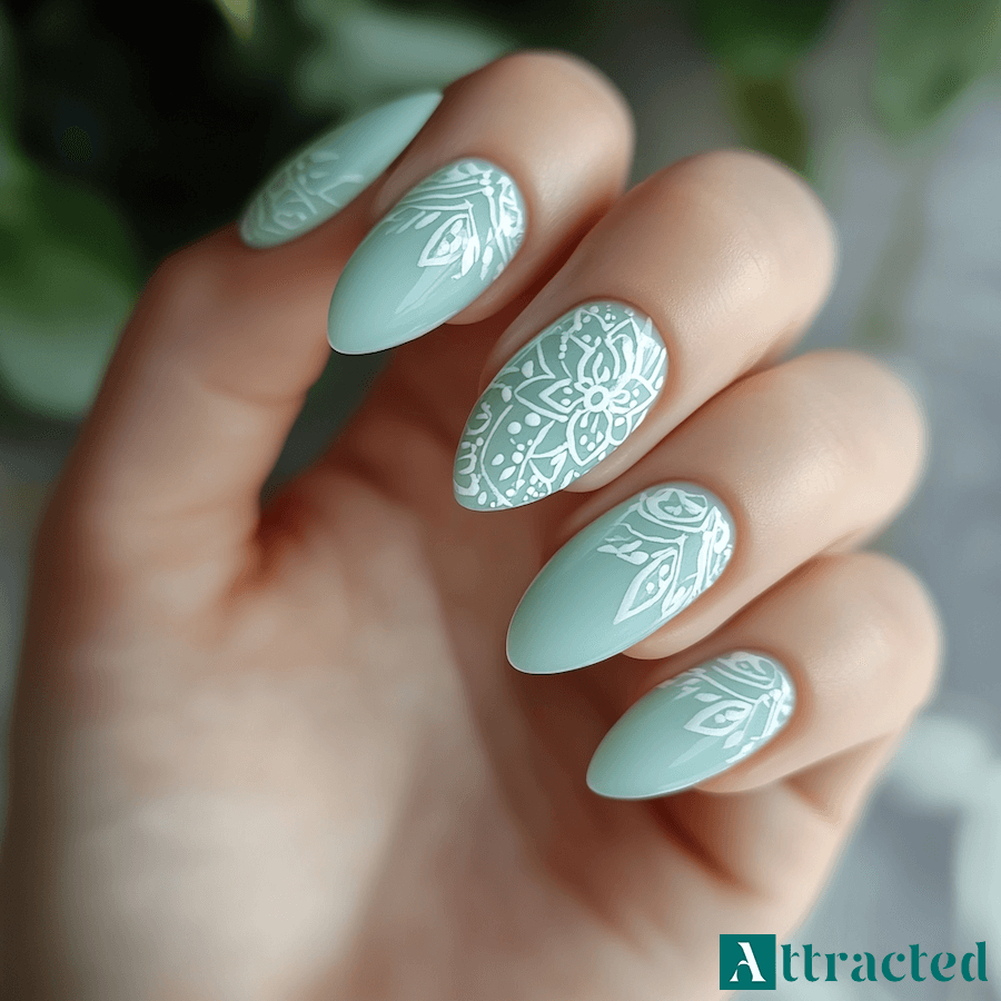 Paznokcie miętowe z białym wzorem mandali