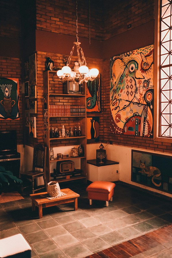 Plakaty w retro wnętrzy