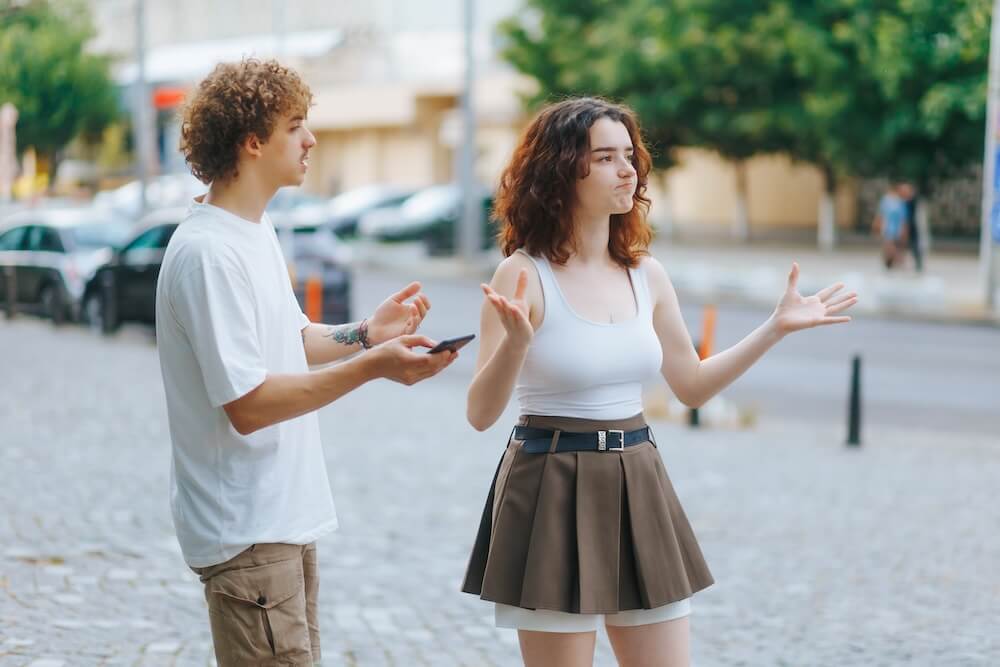 Załamana dziewczyna na chłopaka po jego głupim tekście