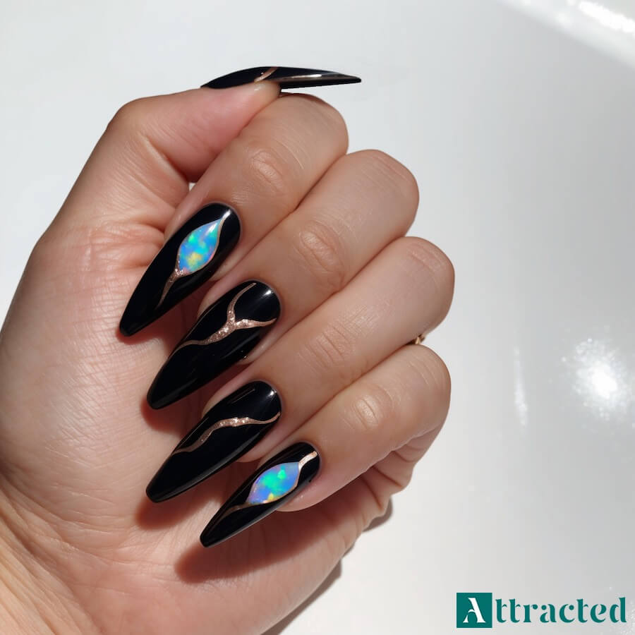 Długie czarne paznokcie z efektem holo