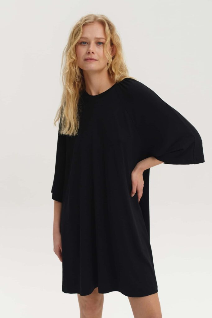 Czarna sukienka oversize