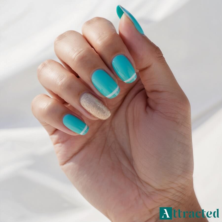 Morski french z turkusem, piaskiem i brokatem