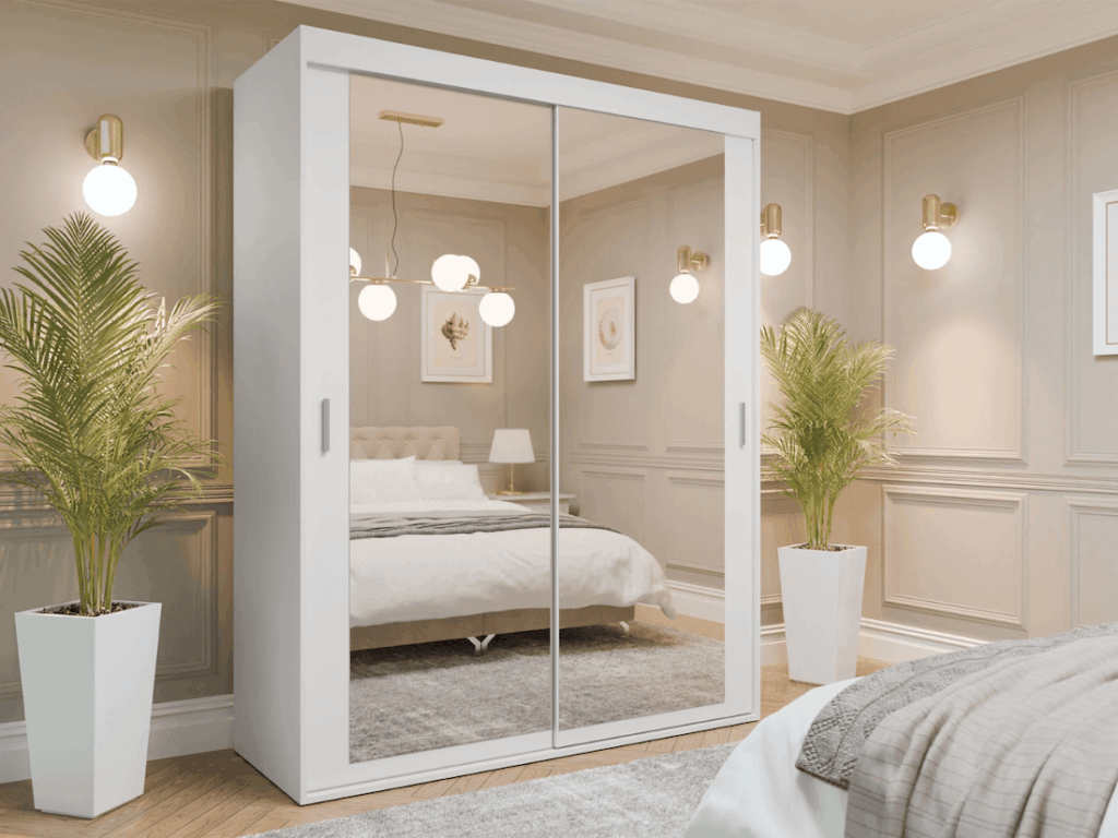 Szafa przesuwna, lustro na całej szerokości