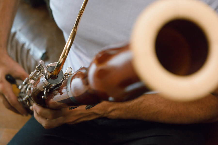 Puzon trzymany przez grającego