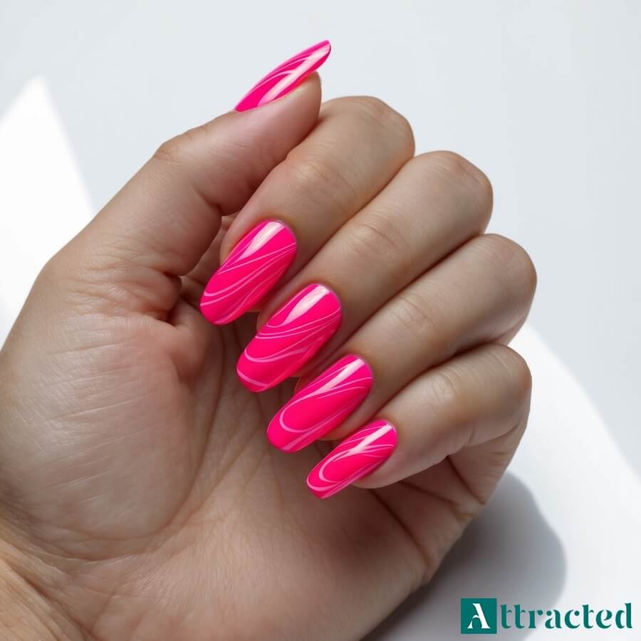 Subtelne falowane linie i neonowy róż na paznokciach