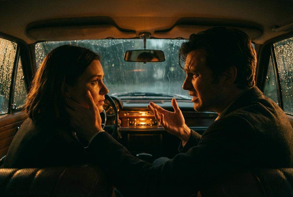 szczera rozmowa pary w samochodzie o uczuciach i problemach